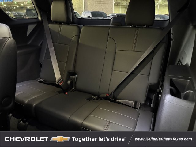 Used 2023 Chevrolet Traverse RS FWD image 34
