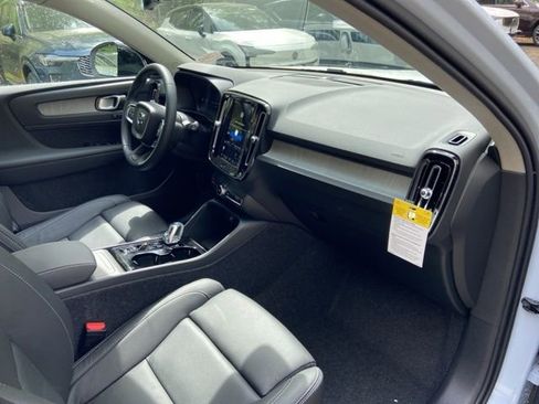 New 2026 Volvo XC40 B5 Plus w/ Climate Package AWD/4WD image 17