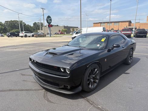 Used 2021 Dodge Challenger R/T Scat Pack w/ Driver Convenience Group RWD image 4