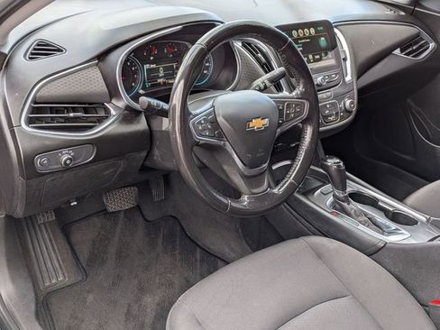 Used 2018 Chevrolet Malibu LT image 11