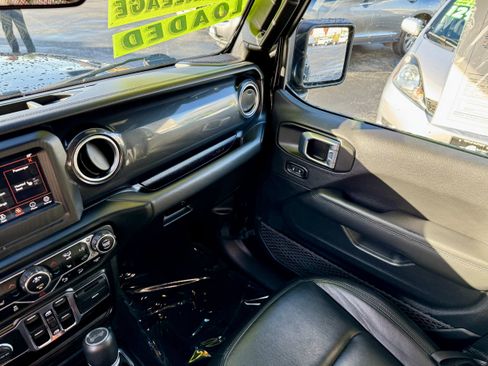 Used 2021 Jeep Wrangler Unlimited Sahara AWD/4WD image 19
