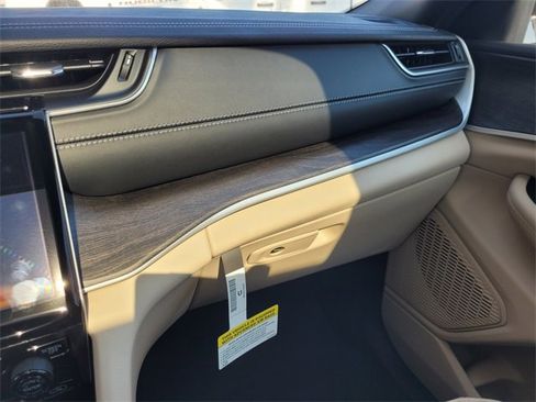 New 2025 Jeep Grand Cherokee Limited image 29