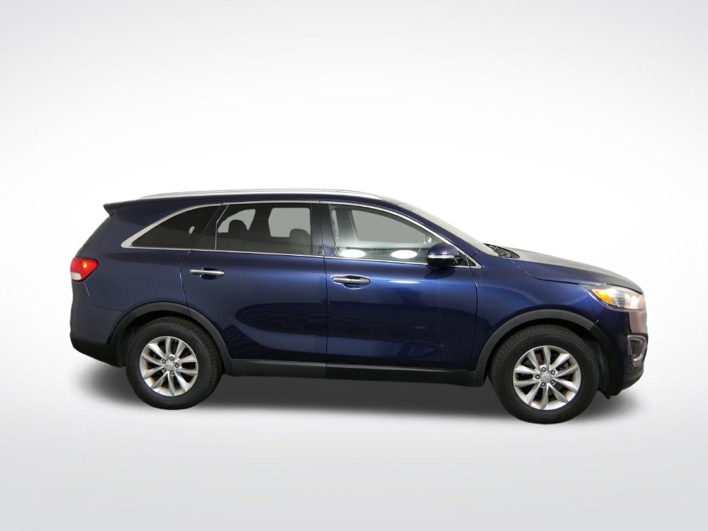 Used 2017 Kia Sorento AWD image 2