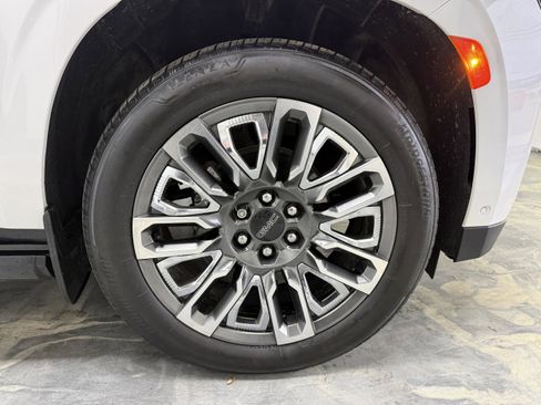 Used 2023 GMC Yukon XL Denali Ultimate w/ LPO, Floor Liner Package image 38