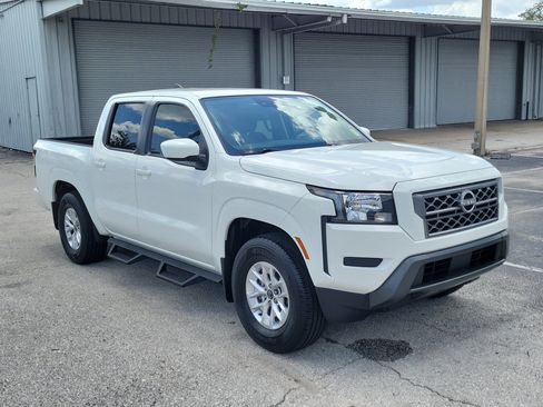 Certified 2024 Nissan Frontier SV w/ Technology Package RWD image 3