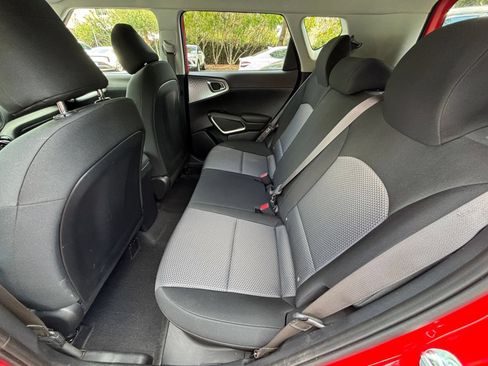 Used 2025 Kia Soul LX w/ LX Technology Package FWD image 22