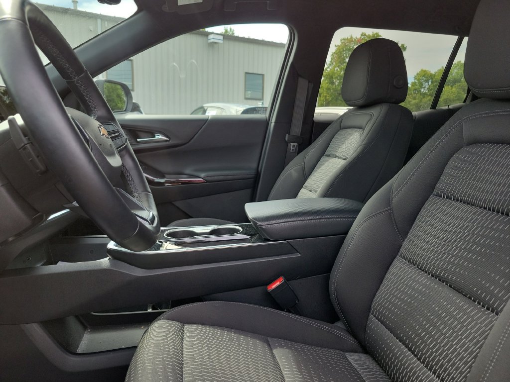 Used 2025 Chevrolet Equinox LT w/ Safety and Technology Package FWD image 24