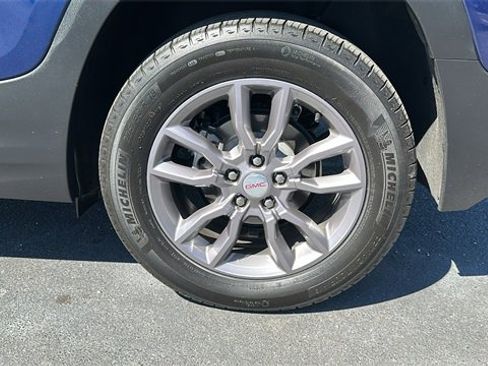 Used 2023 GMC Terrain SLT image 10