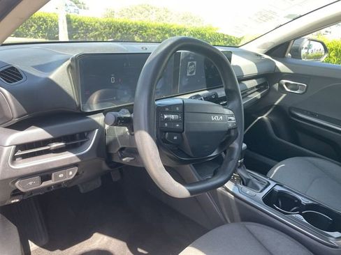 Used 2025 Kia K4 FWD image 10