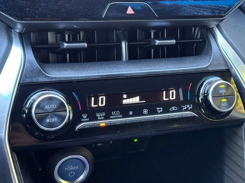 Certified 2021 Toyota Venza XLE w/ Softex Package AWD/4WD image 19