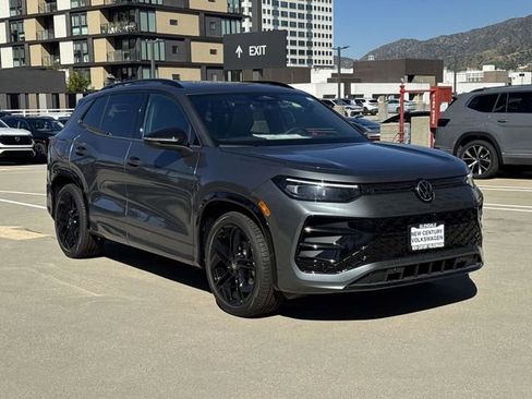 New 2026 Volkswagen Tiguan SE R-Line image 1