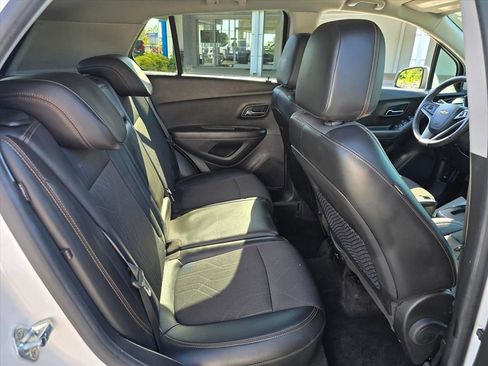 Used 2019 Chevrolet Trax LT w/ LT Convenience Package AWD/4WD image 13