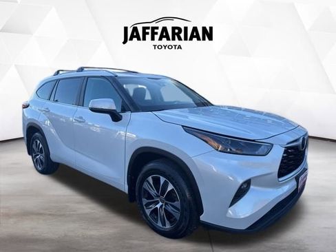Certified 2023 Toyota Highlander XLE image 2
