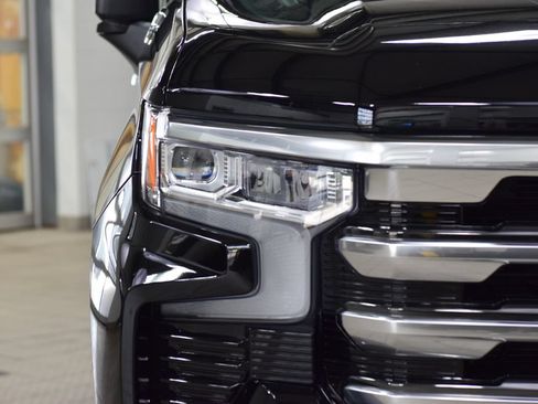 Used 2025 Chevrolet Silverado 1500 High Country w/ High Country Premium Package AWD/4WD image 12