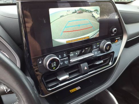 Used 2023 Toyota Highlander XLE AWD/4WD image 38