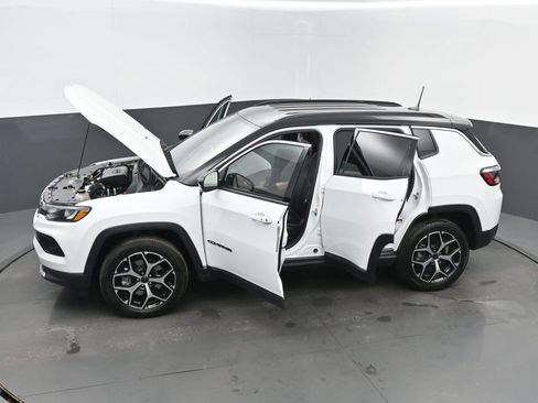 Used 2025 Jeep Compass Limited image 63