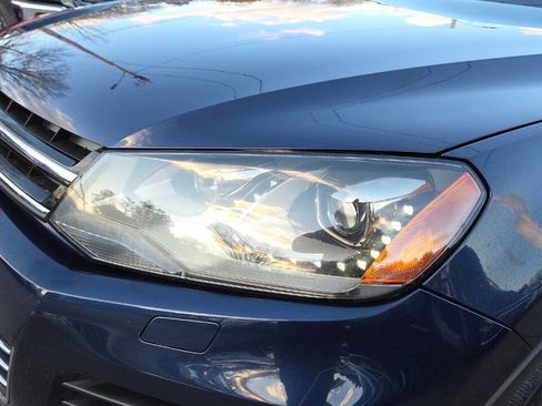 Used 2012 Volkswagen Touareg VR6 image 4