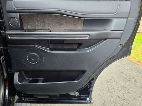 Used 2020 Ford Expedition Limited image 19