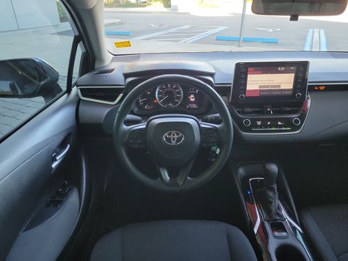Used 2020 Toyota Corolla LE image 25