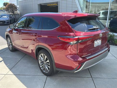 Used 2020 Toyota Highlander Platinum image 8