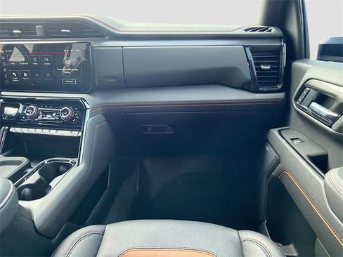 Used 2025 GMC Sierra 2500 AT4 w/ AT4 Premium Plus Package image 17