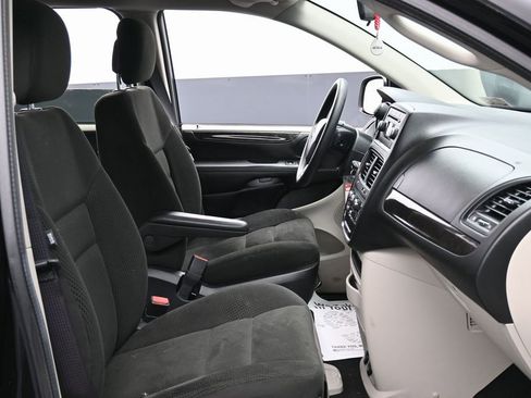 Used 2016 Dodge Grand Caravan SE w/ Quick Order Package 29E SE image 25