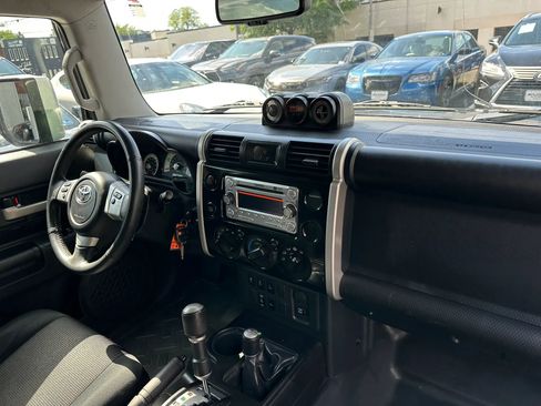 Used 2012 Toyota FJ Cruiser 4WD w/ Upgrade Pkg image 19