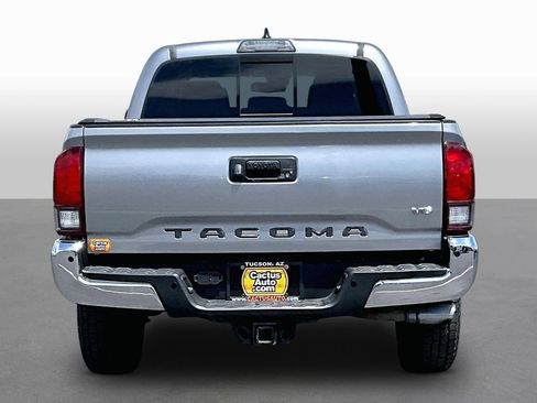Used 2018 Toyota Tacoma SR5 RWD image 4