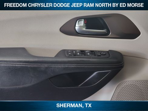 Used 2021 Chrysler Voyager L FWD image 16