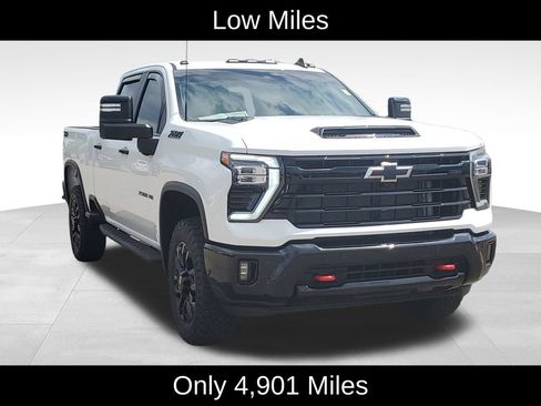 Used 2026 Chevrolet Silverado 2500 LT w/ Trail Boss Package AWD/4WD image 2