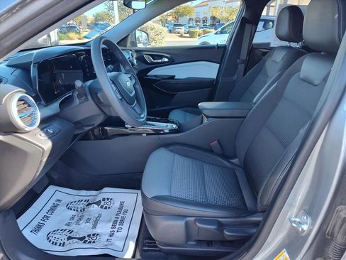 Certified 2025 Chevrolet Trax LT image 6