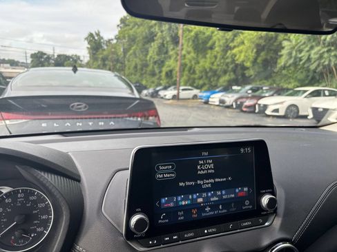 Used 2025 Nissan Sentra SV FWD image 17
