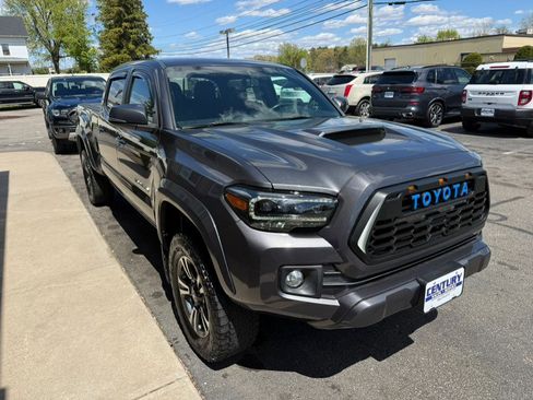 Used 2017 Toyota Tacoma TRD Sport w/ Tow Package AWD/4WD image 11