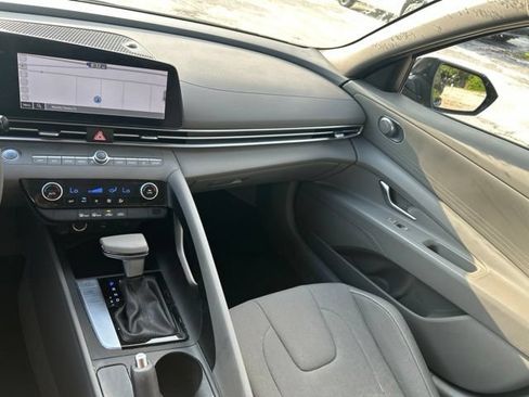 Used 2024 Hyundai Elantra SEL FWD image 11