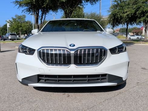 Used 2026 BMW i5 eDrive40 w/ Premium Package RWD image 5