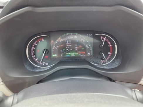 Used 2025 Toyota RAV4 XLE Premium FWD image 32