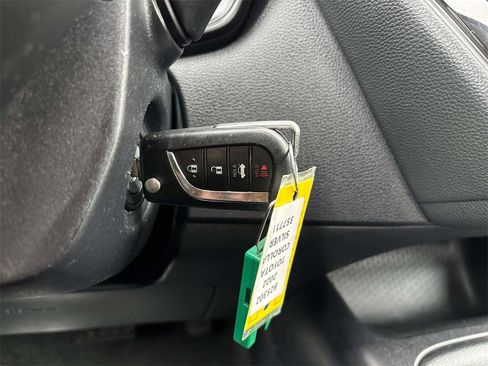 Used 2022 Toyota Corolla LE image 23