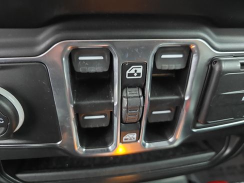 Used 2021 Jeep Wrangler Unlimited Sahara image 27