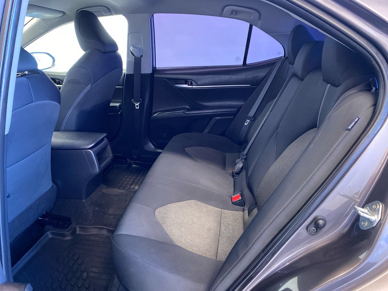 Used 2022 Toyota Camry LE FWD image 32