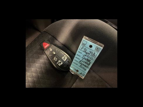 Used 2010 Dodge Grand Caravan SXT w/ Entertainment Group 2 FWD image 28
