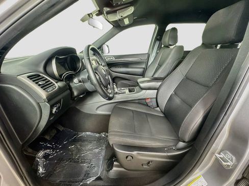 Used 2019 Jeep Grand Cherokee Laredo AWD/4WD image 23