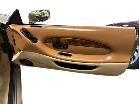 Used 1998 Aston Martin DB7 Coupe image 10