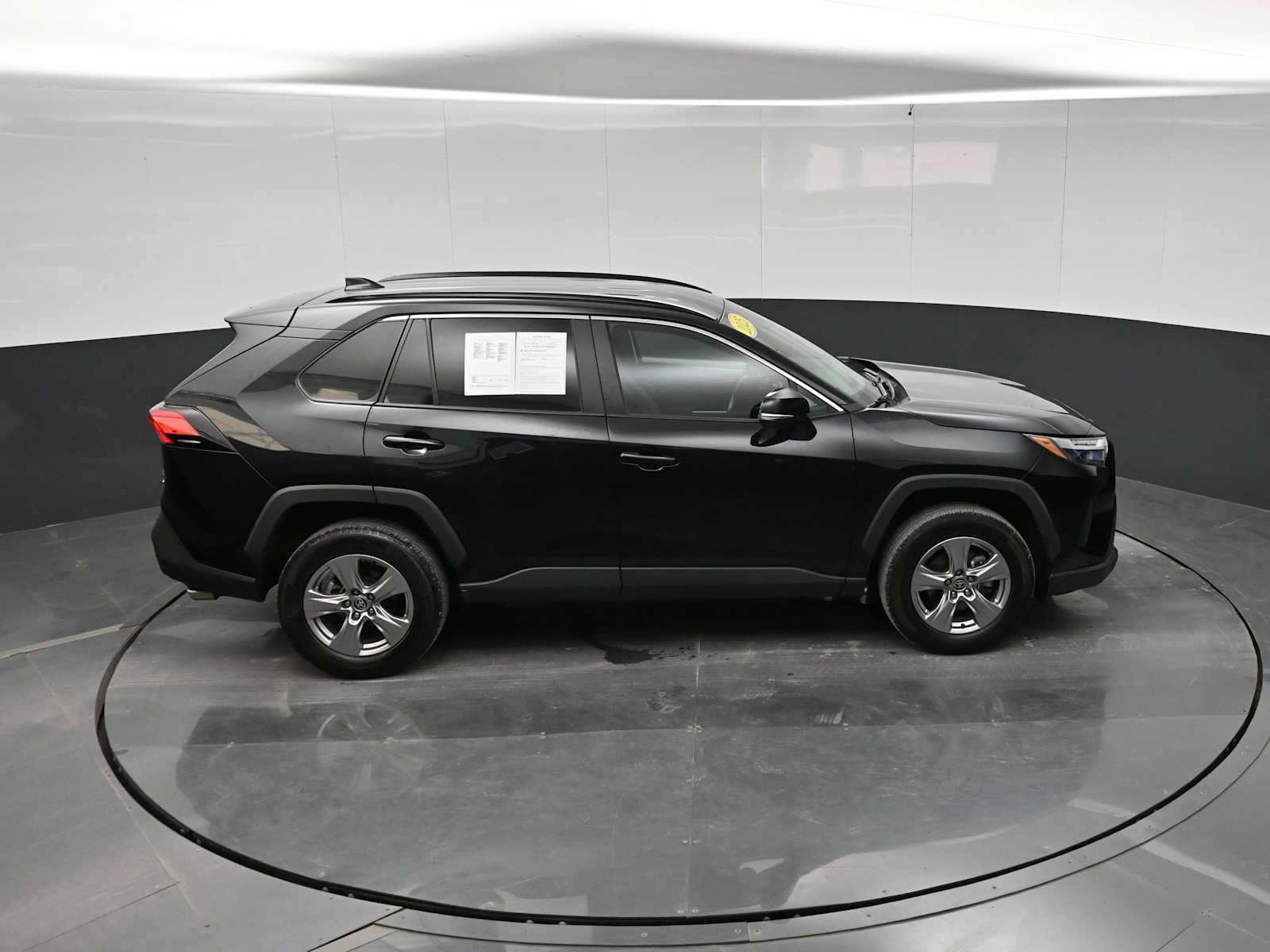 Used 2025 Toyota RAV4 XLE AWD/4WD image 32