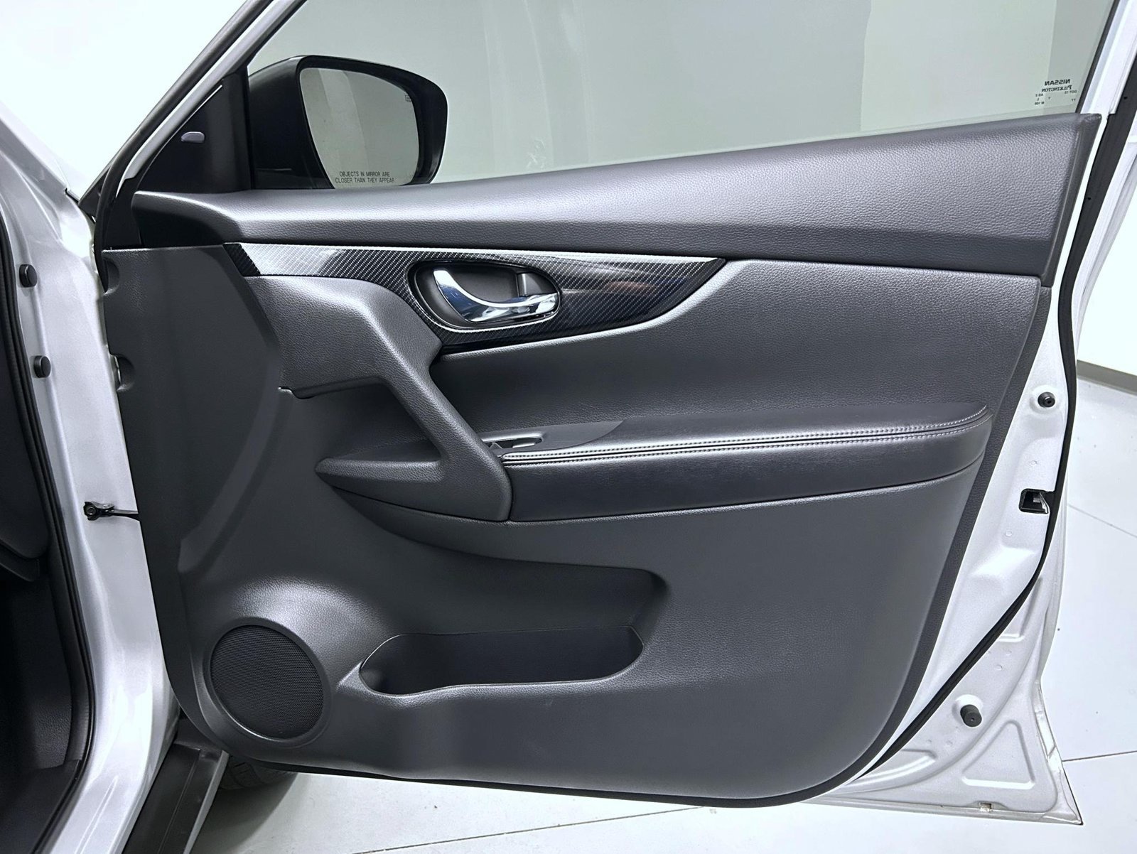 Used 2018 Nissan Rogue SL AWD/4WD image 16