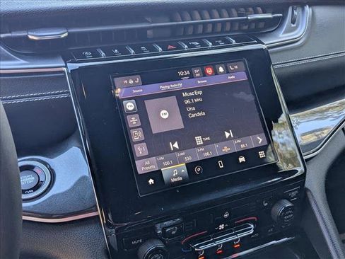 Used 2023 Jeep Grand Cherokee Altitude image 19