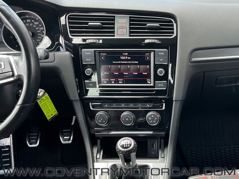 Used 2019 Volkswagen Golf 4-Door image 18