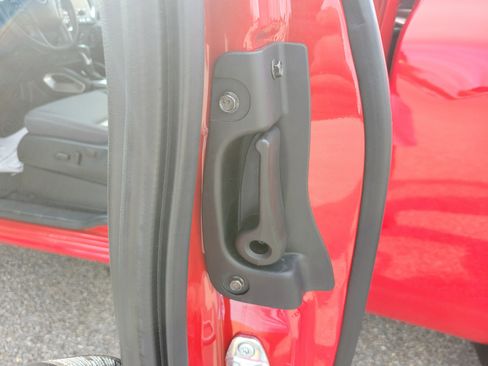 Used 2025 Nissan Frontier SV image 19