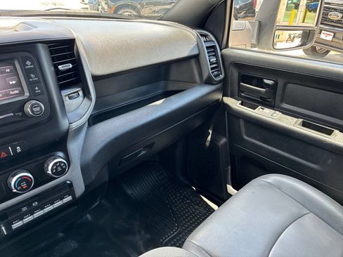 Used 2024 RAM 3500 Tradesman w/ Chrome Appearance Group AWD/4WD image 28