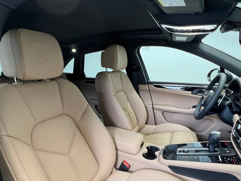 Used 2026 Porsche Macan AWD/4WD image 18