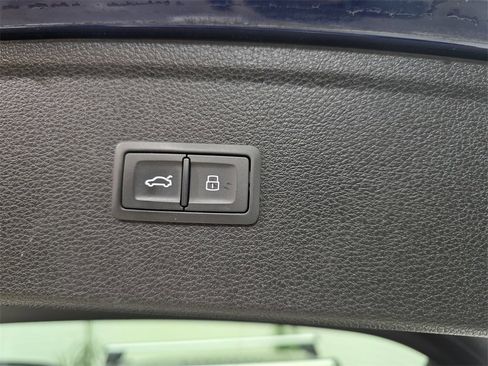 Used 2018 Audi Q5 Prestige w/ Prestige Package image 16